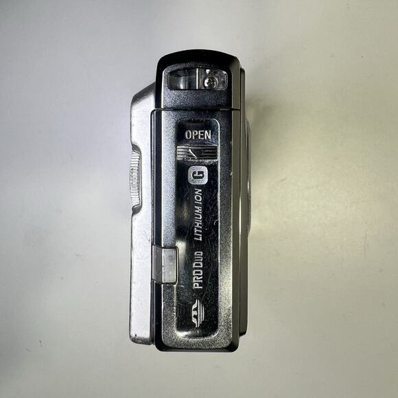 Sony Cyber-shot DSC-W90 8.1MP CCD Carl Zeiss Lens Compact Digital Camera *READ* - Picture 7 of 14